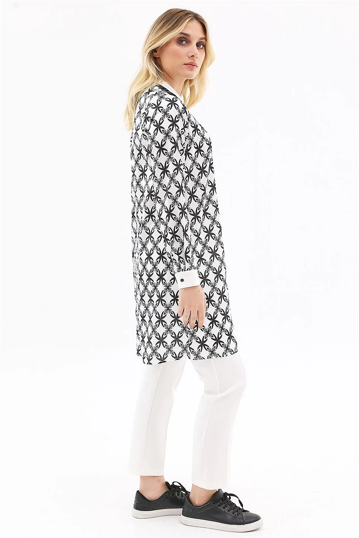 Half-Zip Closure Patterned Tunic in Black