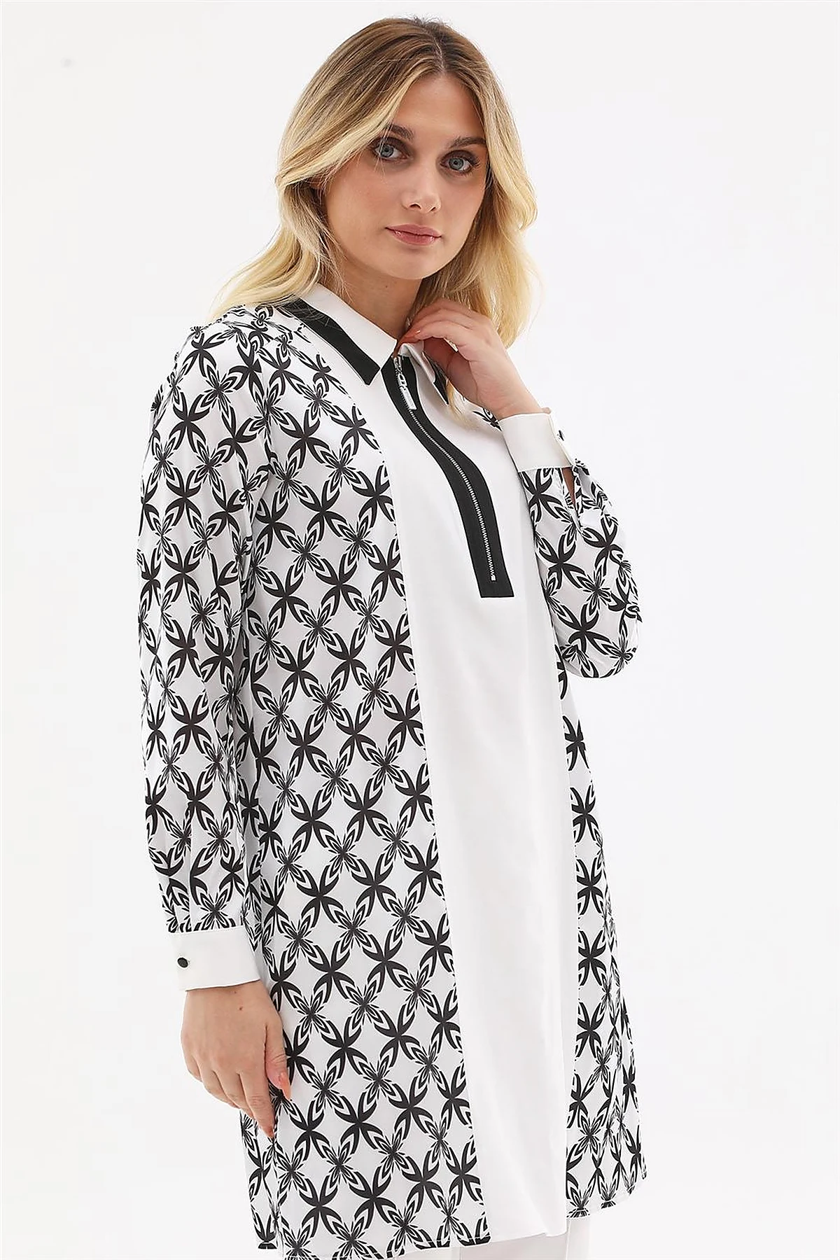 Half-Zip Closure Patterned Tunic in Black