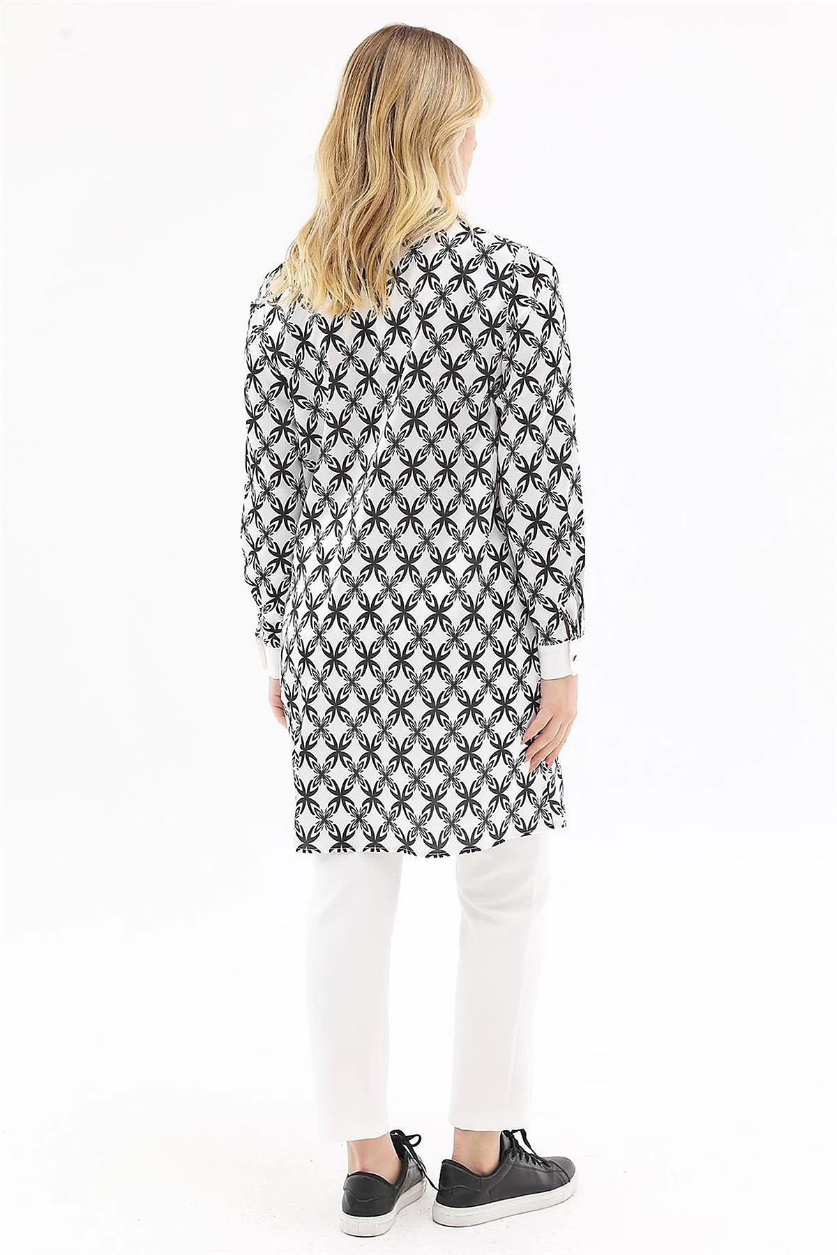 Half-Zip Closure Patterned Tunic in Black