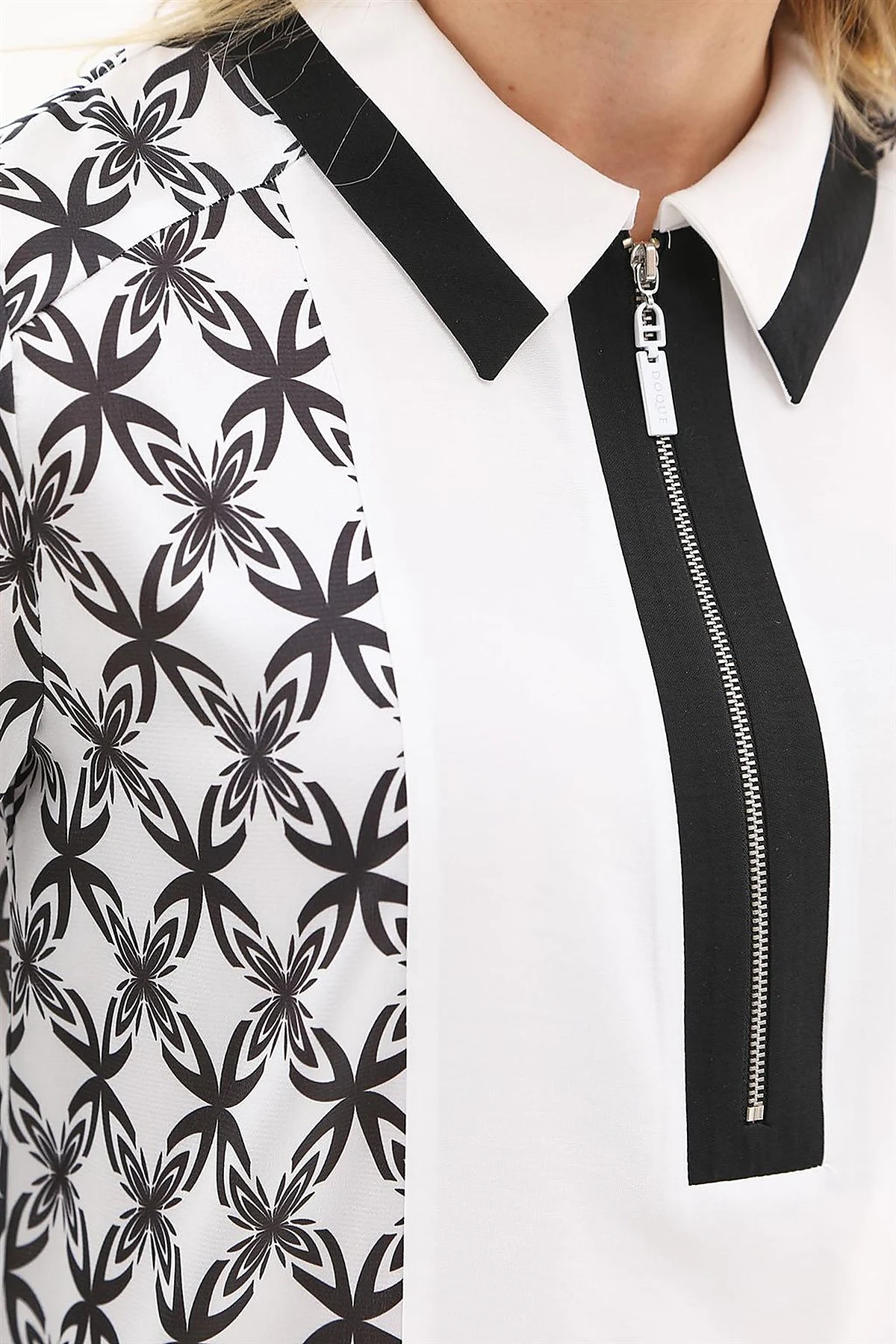 Half-Zip Closure Patterned Tunic in Black