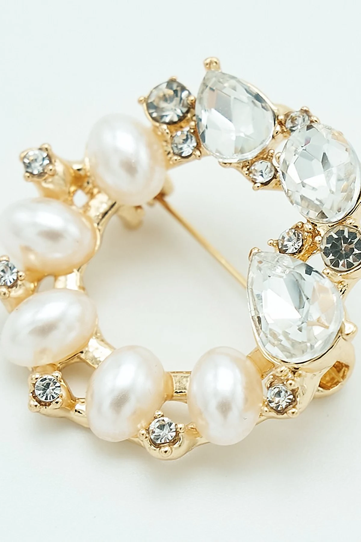 Pearl Arrangement Brooch Optic White