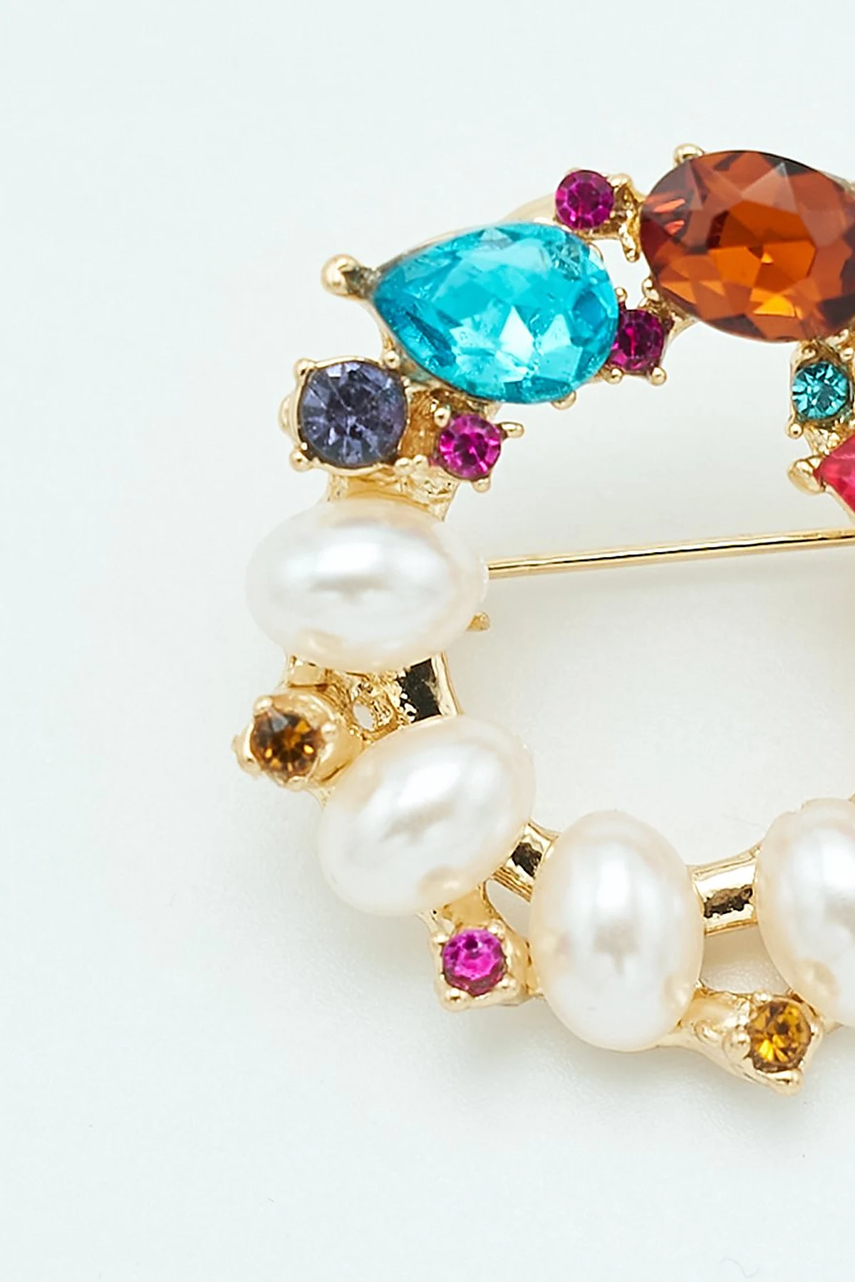 Pearl Arrangement Brooch Red