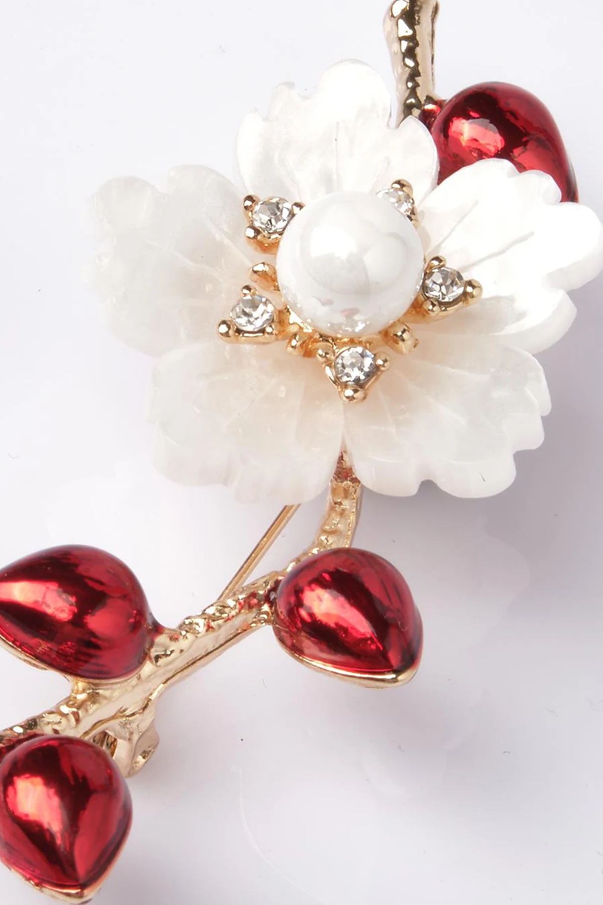 Plum Blossom Figured Brooch Optic White