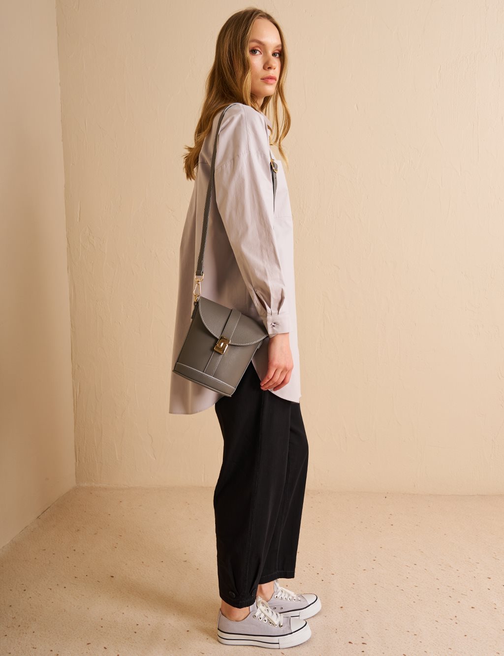 Lock Detail Bucket Bag Gray