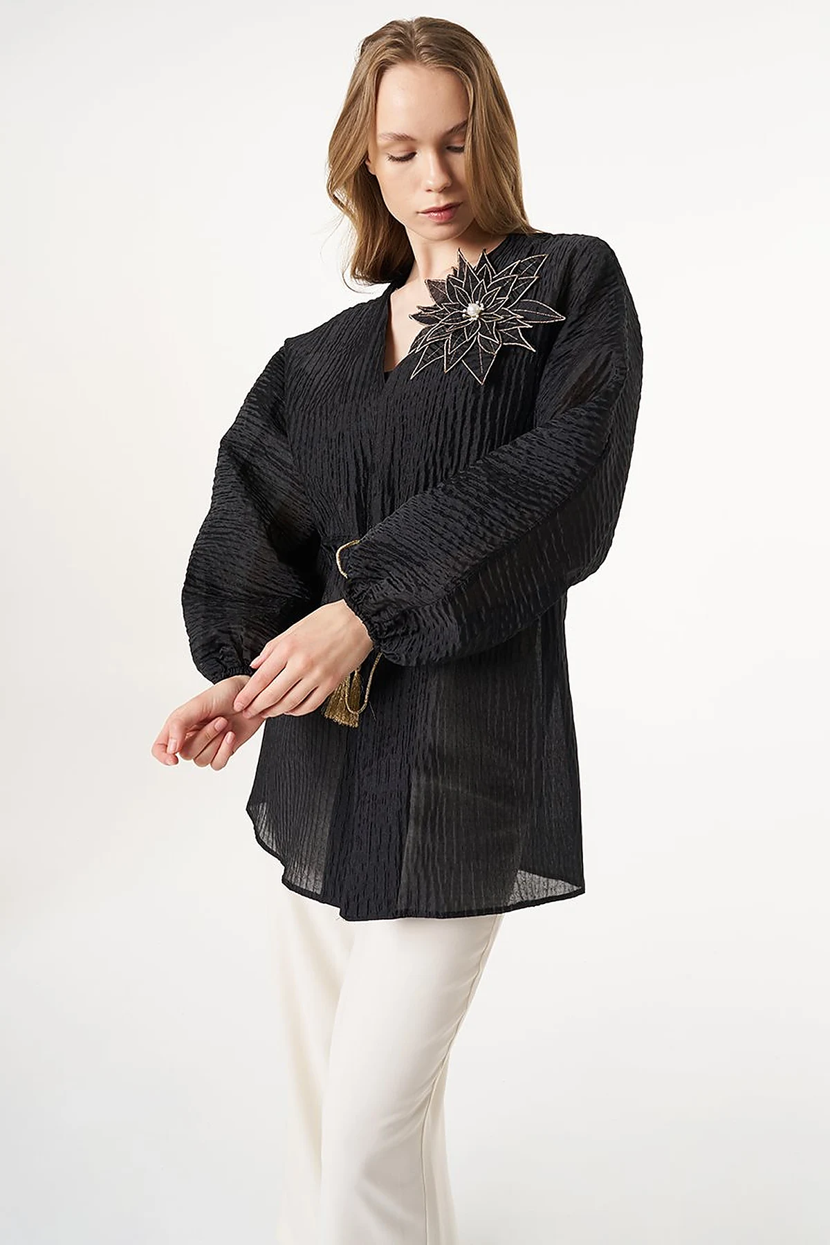 Floral Appliqué Jacquard Kimono Black