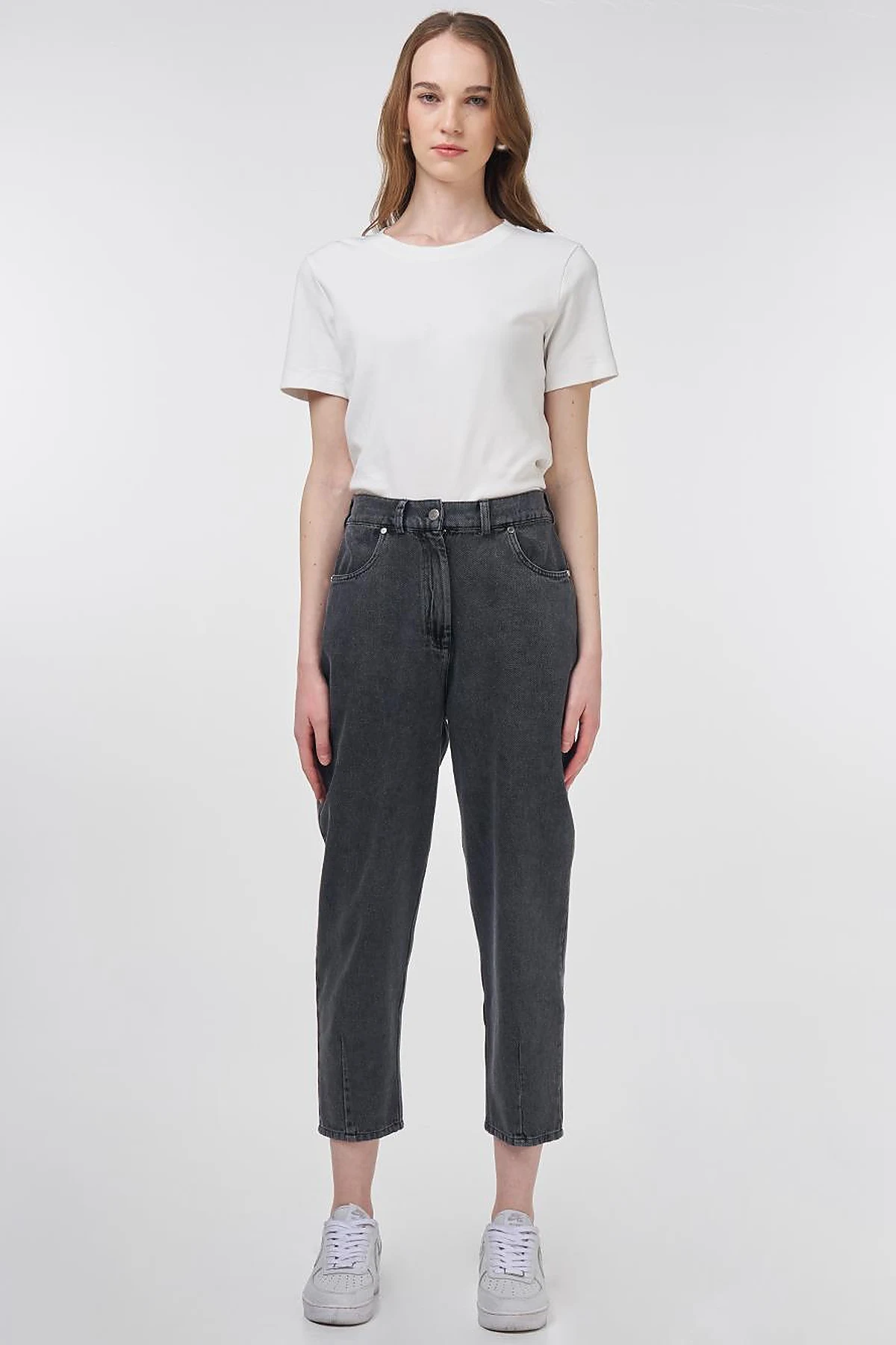 Carrot-Cut Denim Pants with Pocket Details in Anthracite