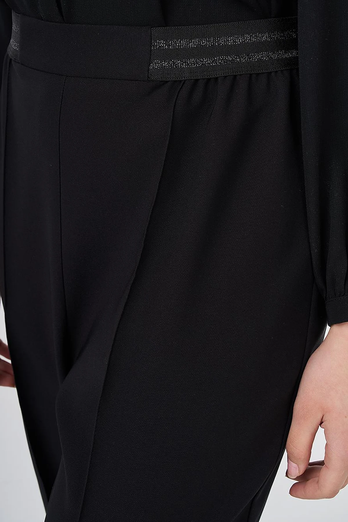High-Waist Pants with Topstitched Seams – Black