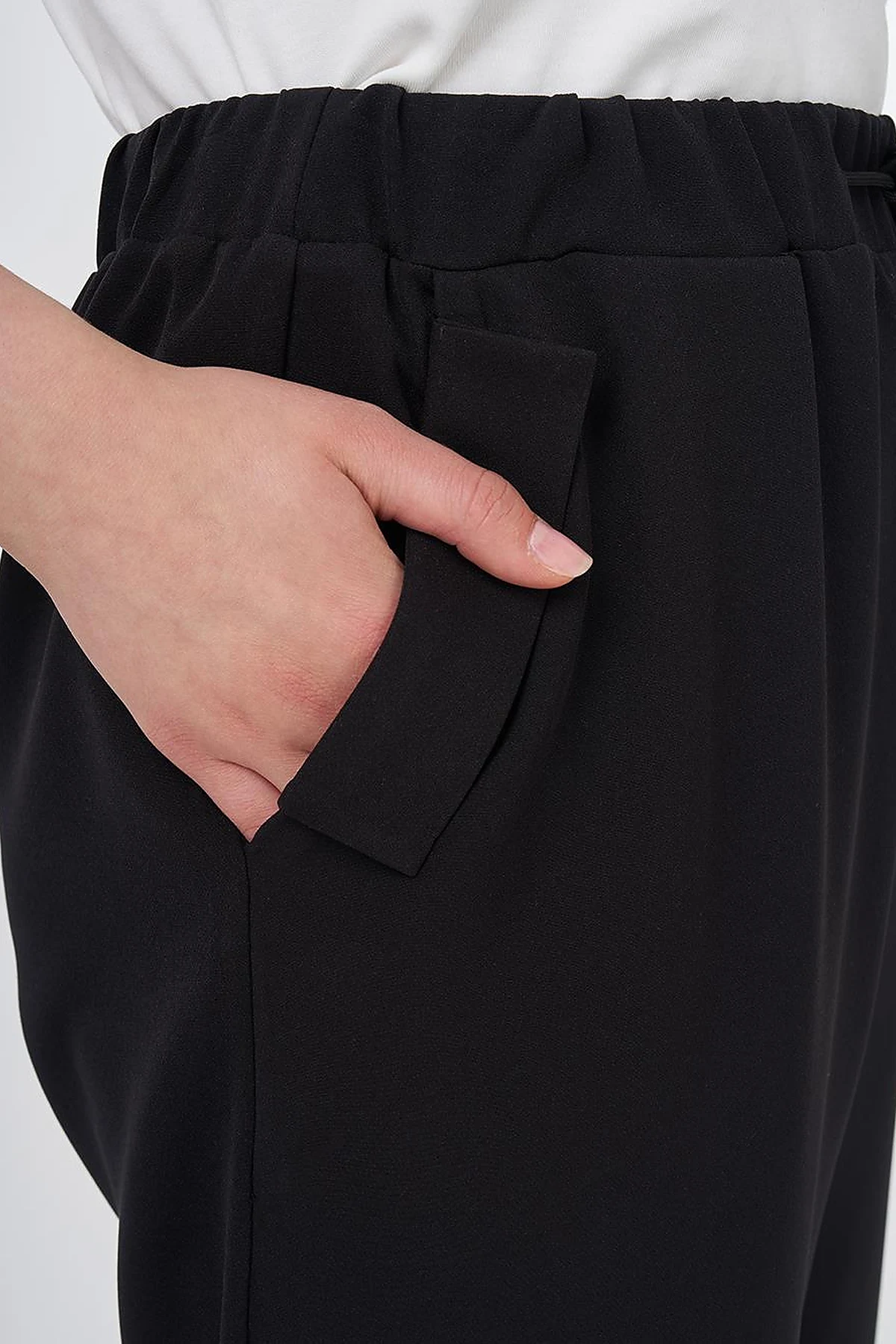 Relaxed Fit Pants with Pocket Detail Black