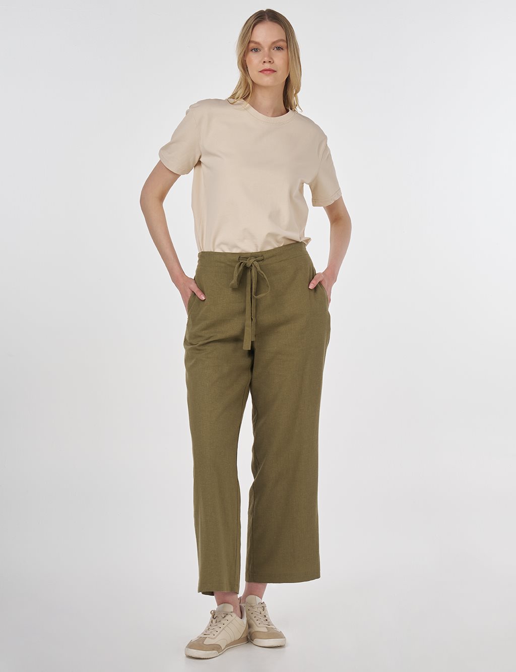 Linen-Blend High-Waisted Pants in Khaki