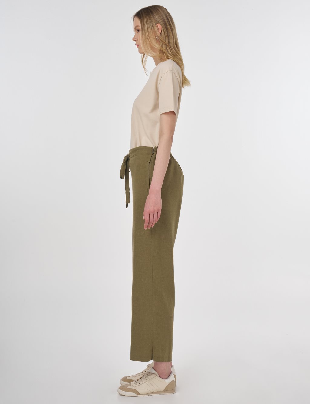 Linen-Blend High-Waisted Pants in Khaki