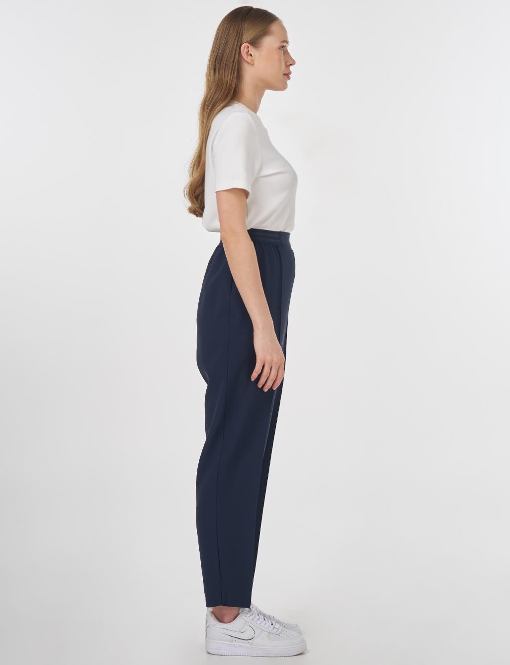 High-Waist Pants with Topstitched Seams – Dark Navy 