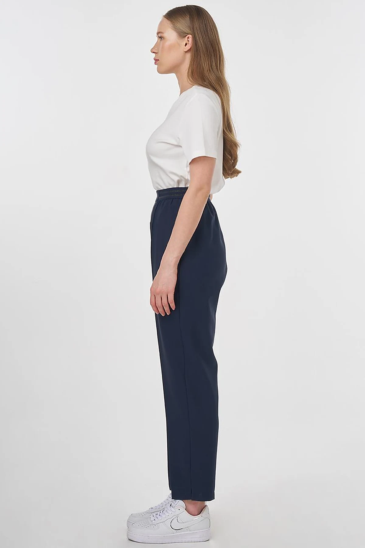 High-Waist Pants with Topstitched Seams – Dark Navy 