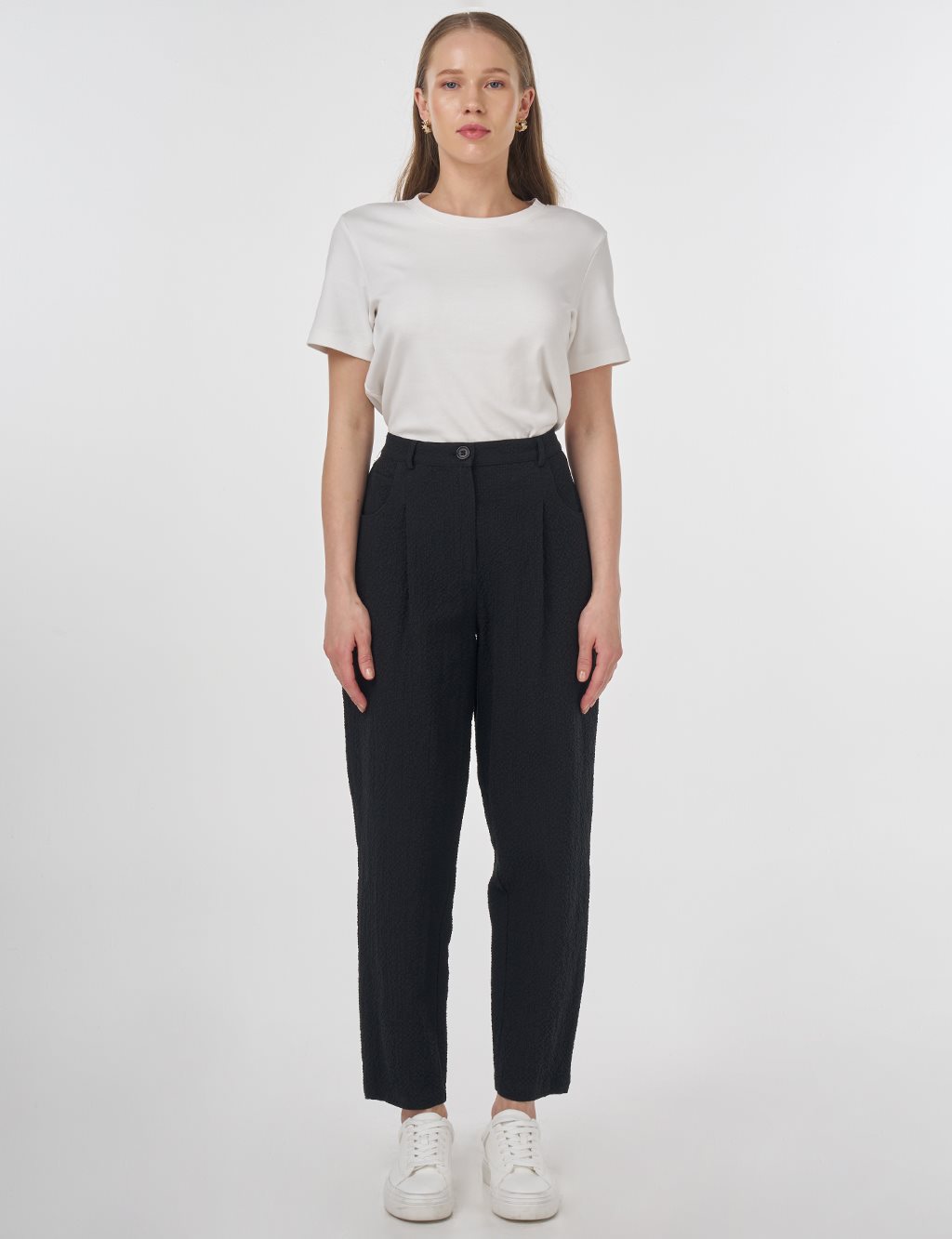 Crinkled Carrot-Cut Pants Black 