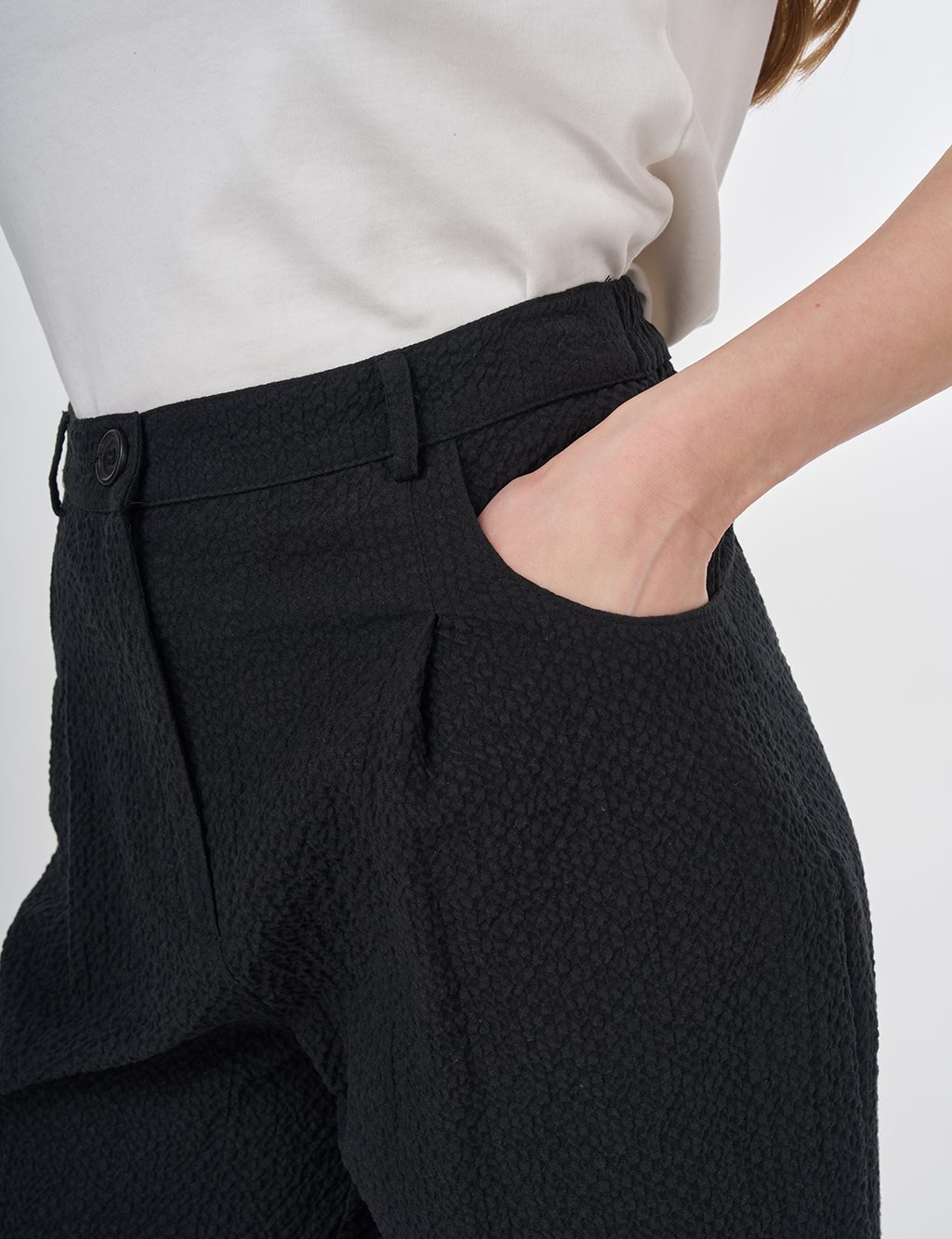 Crinkled Carrot-Cut Pants Black 