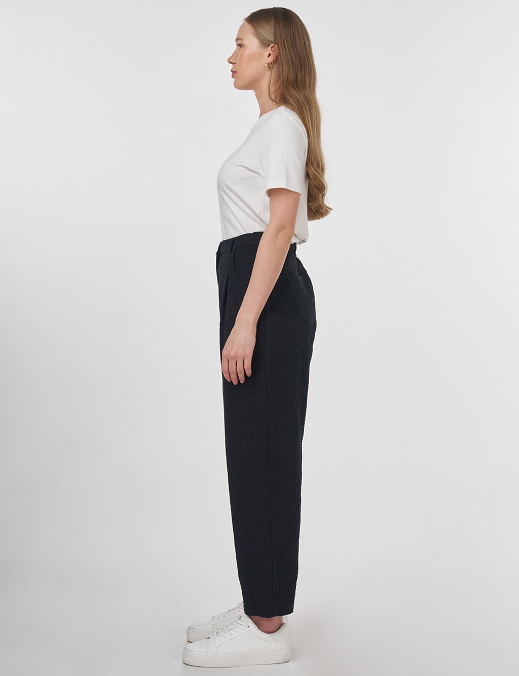 Crinkled Carrot-Cut Pants Black 