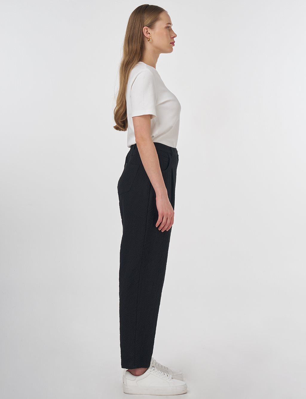 Crinkled Carrot-Cut Pants Black 