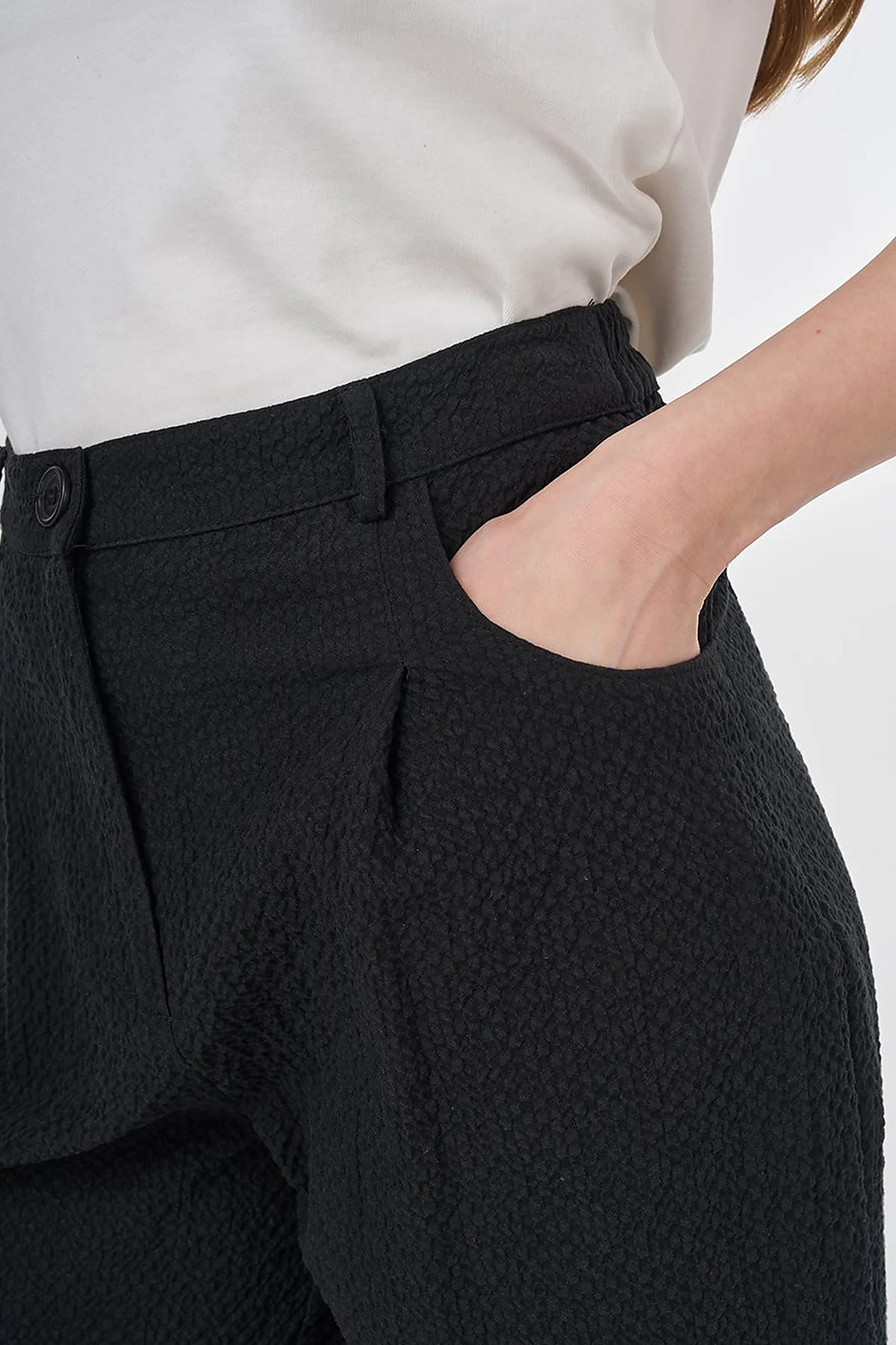 Crinkled Carrot-Cut Pants Black 