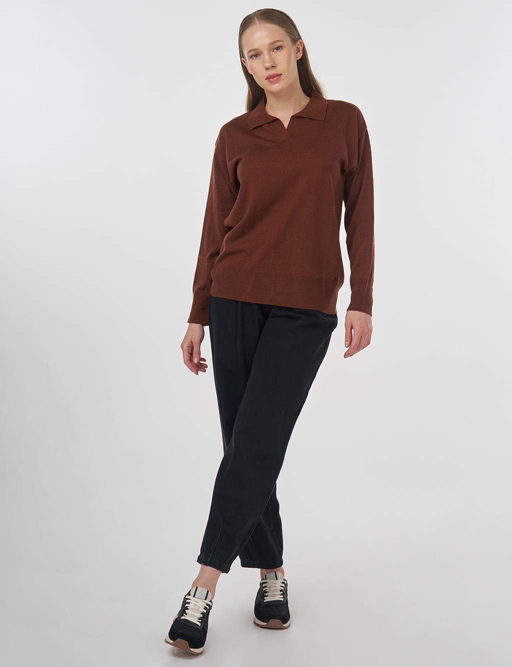Collared Knit Sweater in Reddish Brown