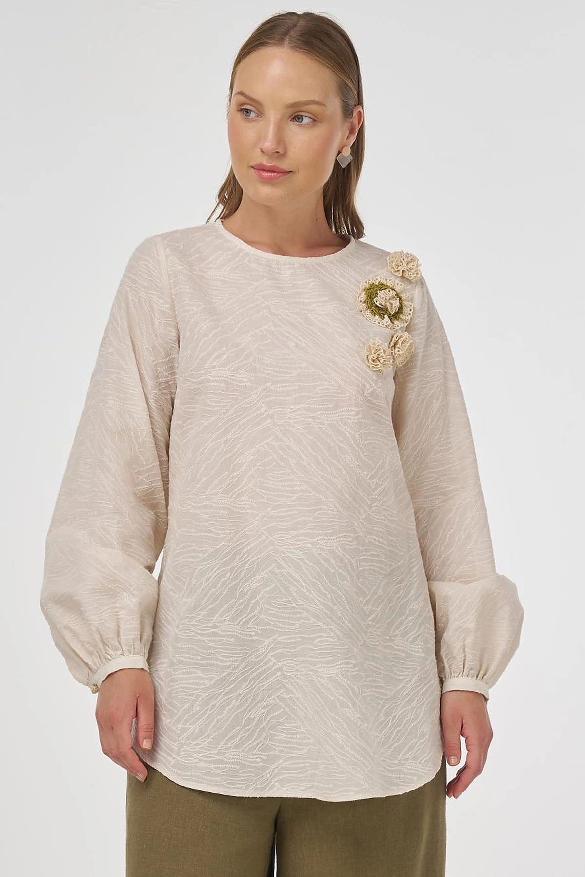 Floral Appliqué Cotton Blouse in Cream 