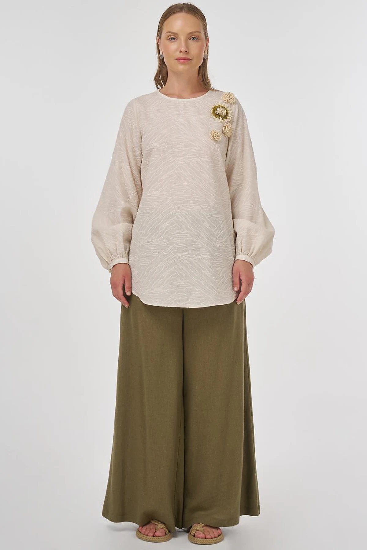 Floral Appliqué Cotton Blouse in Cream 
