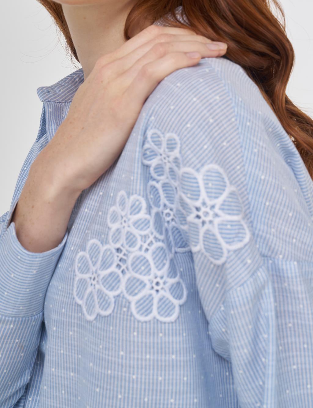  Floral Appliqué Cotton Blouse Blue