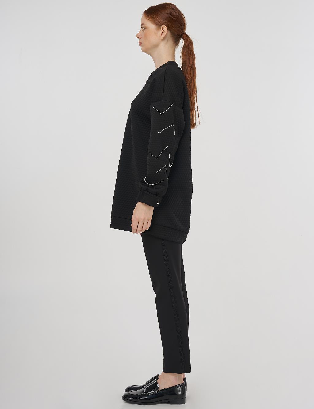 Stone-Embroidered Half-Zipper Closure Sweatshirt Black