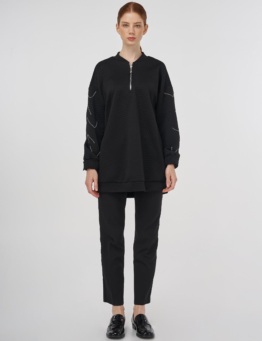 Stone-Embroidered Half-Zipper Closure Sweatshirt Black