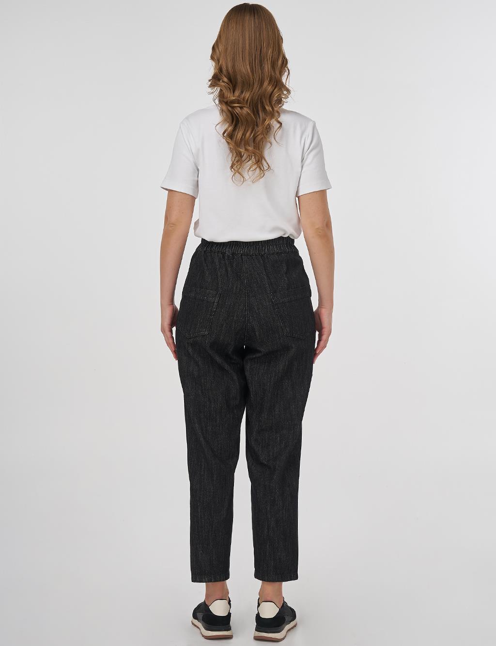 Buttoned Carrot-Cut Denim Pants Black