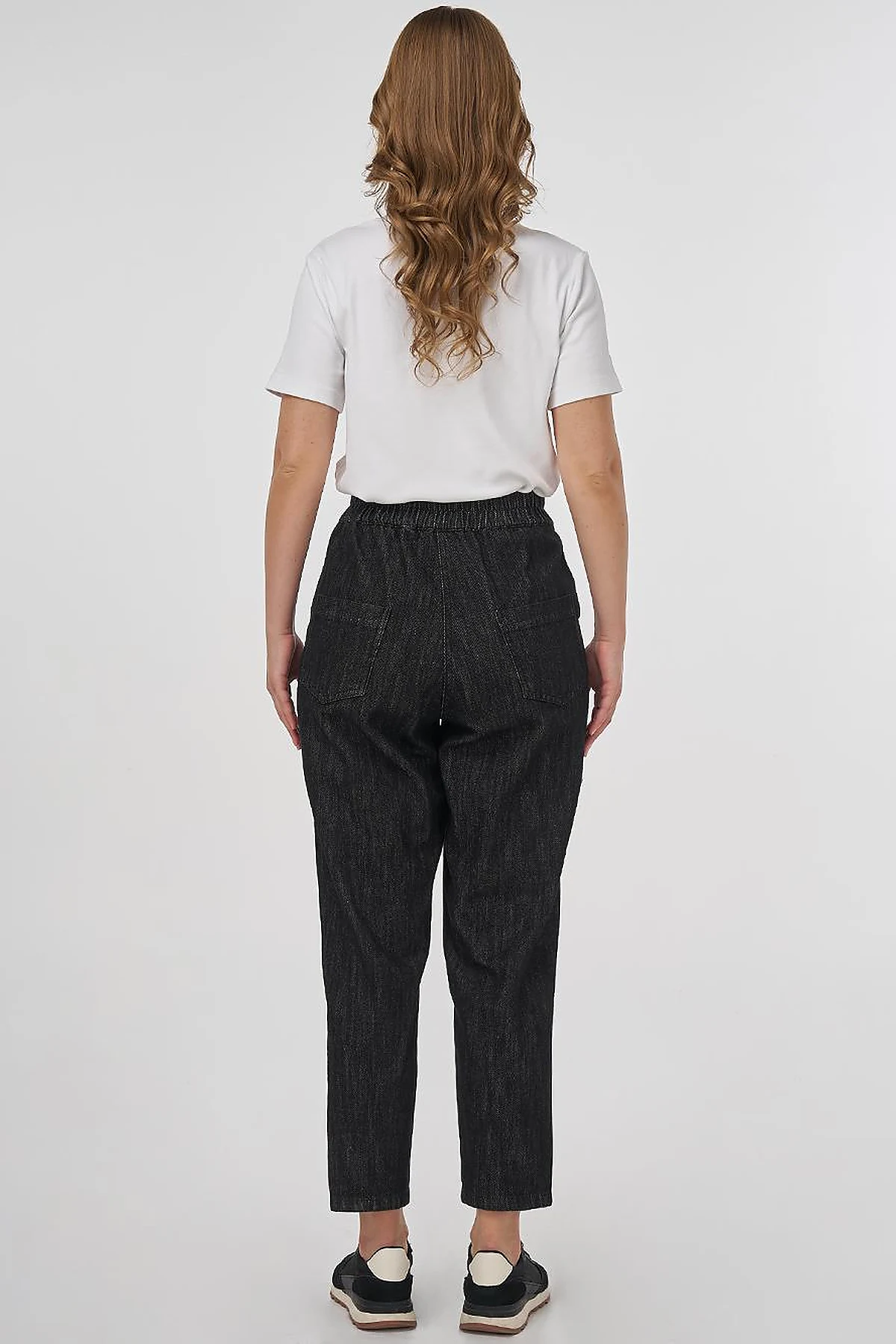 Buttoned Carrot-Cut Denim Pants Black