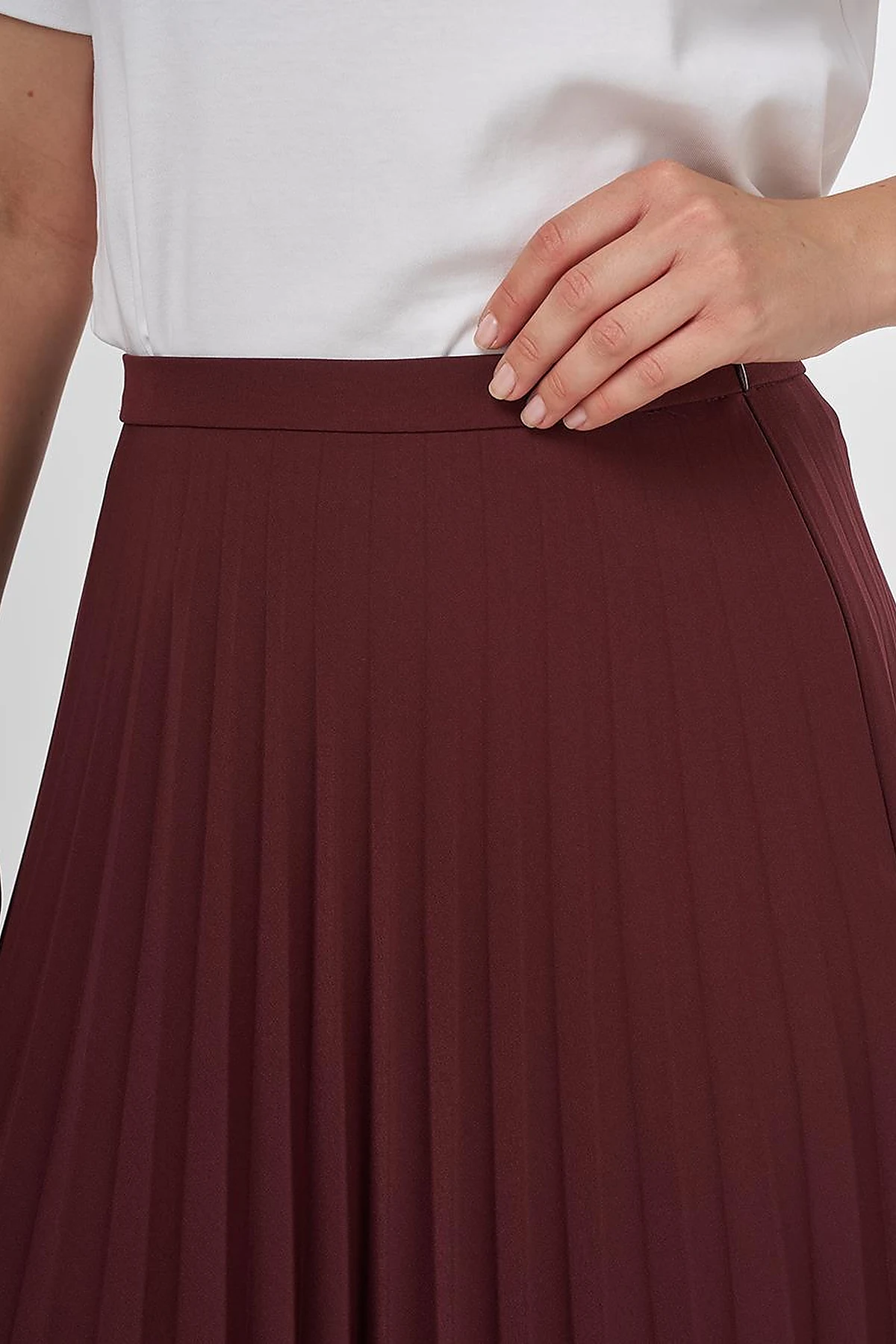 Zipped Pleated Skirt Burgundy