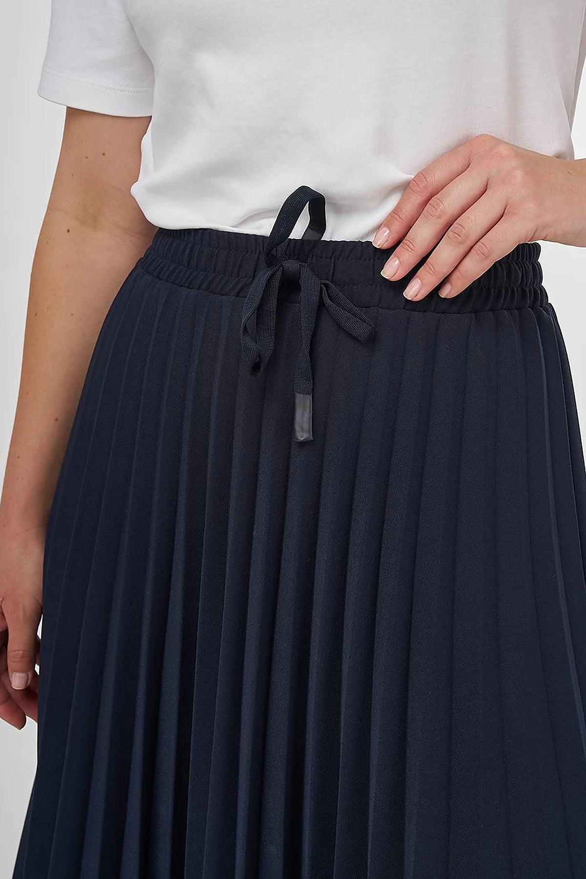 High-Waisted Pleated Skirt Dark Navy