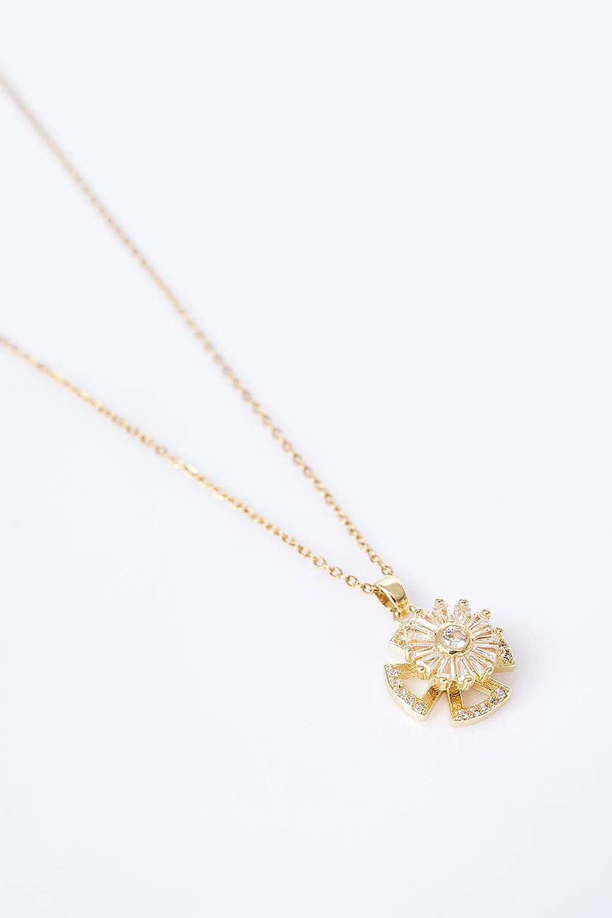 Flower Motif Necklace Gold 