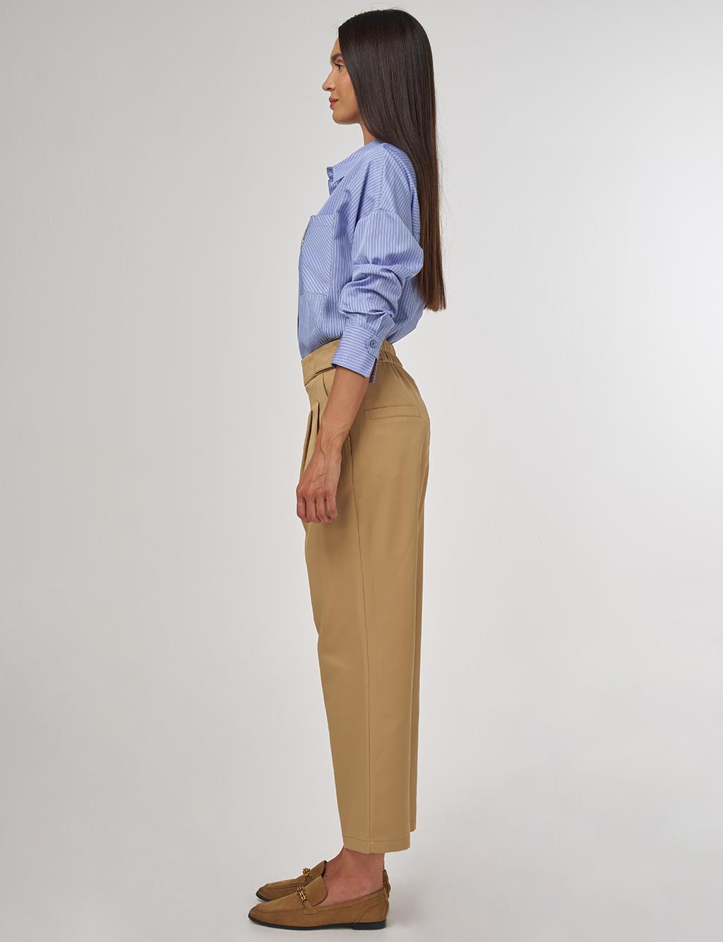 Pleated Carrot-Cut Pants Beige