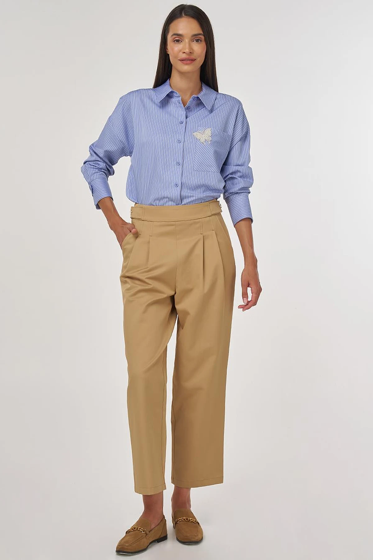 Pleated Carrot-Cut Pants Beige