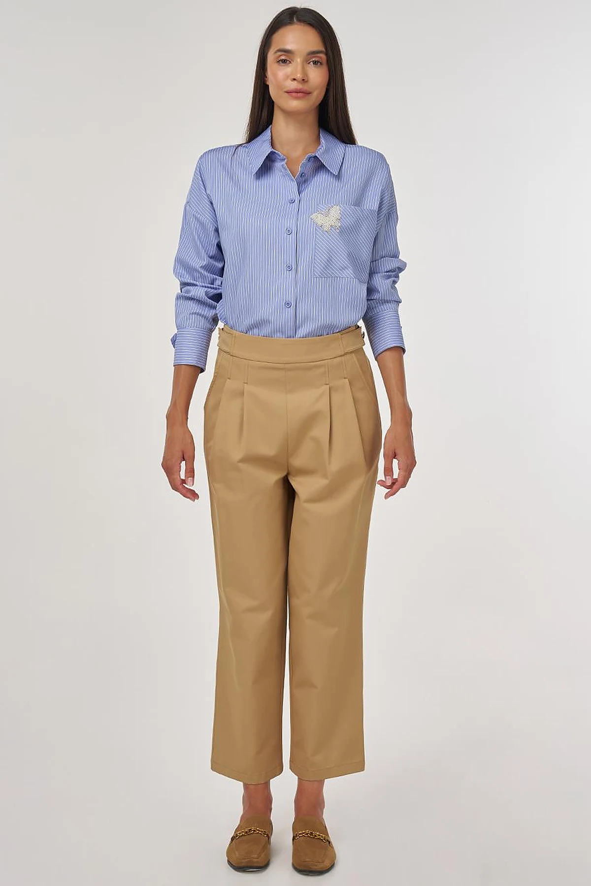 Pleated Carrot-Cut Pants Beige