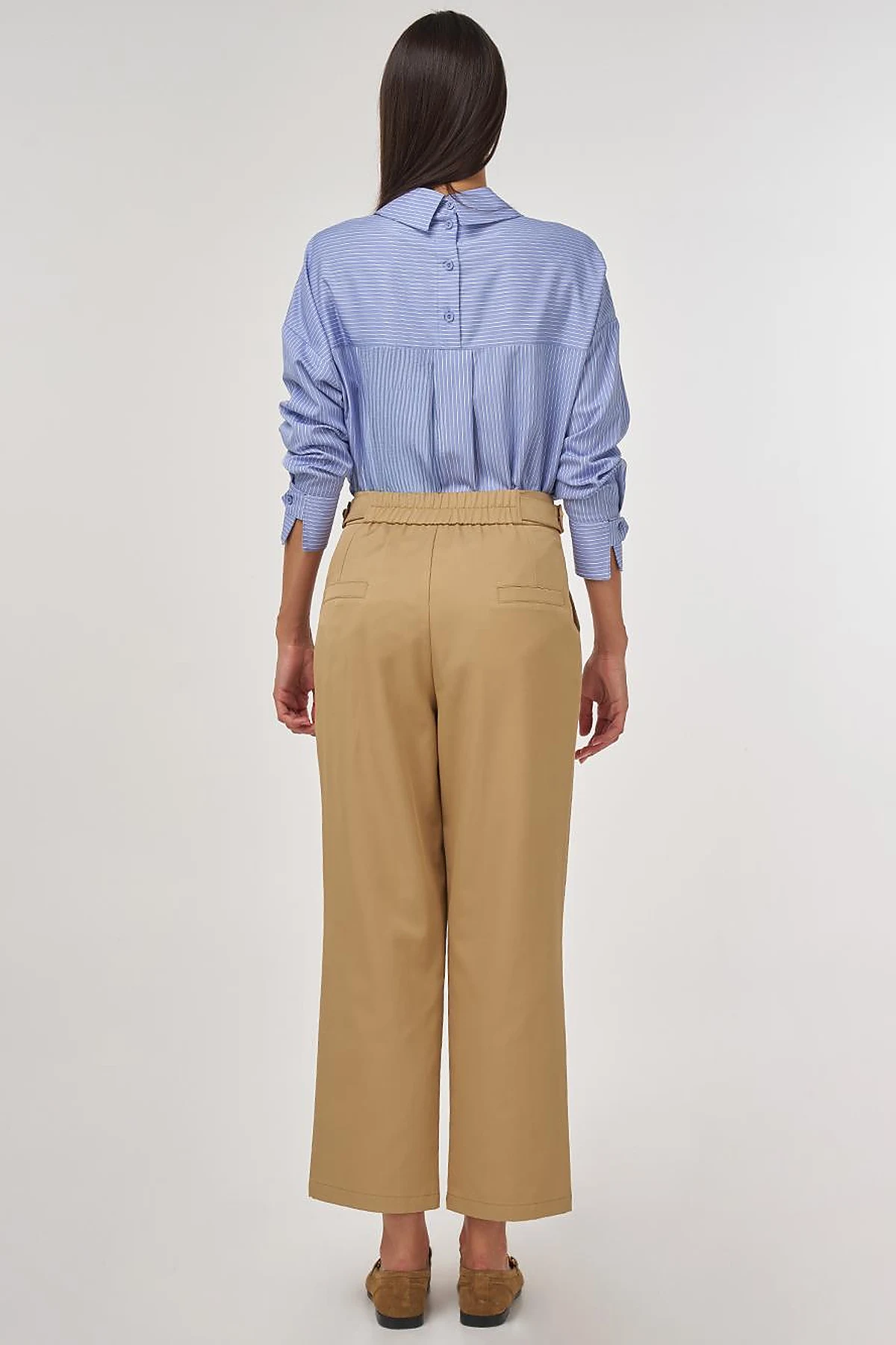 Pleated Carrot-Cut Pants Beige