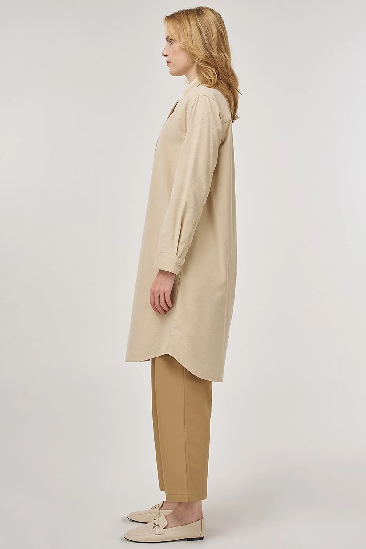 Relaxed-Fit Velvet Tunic Beige