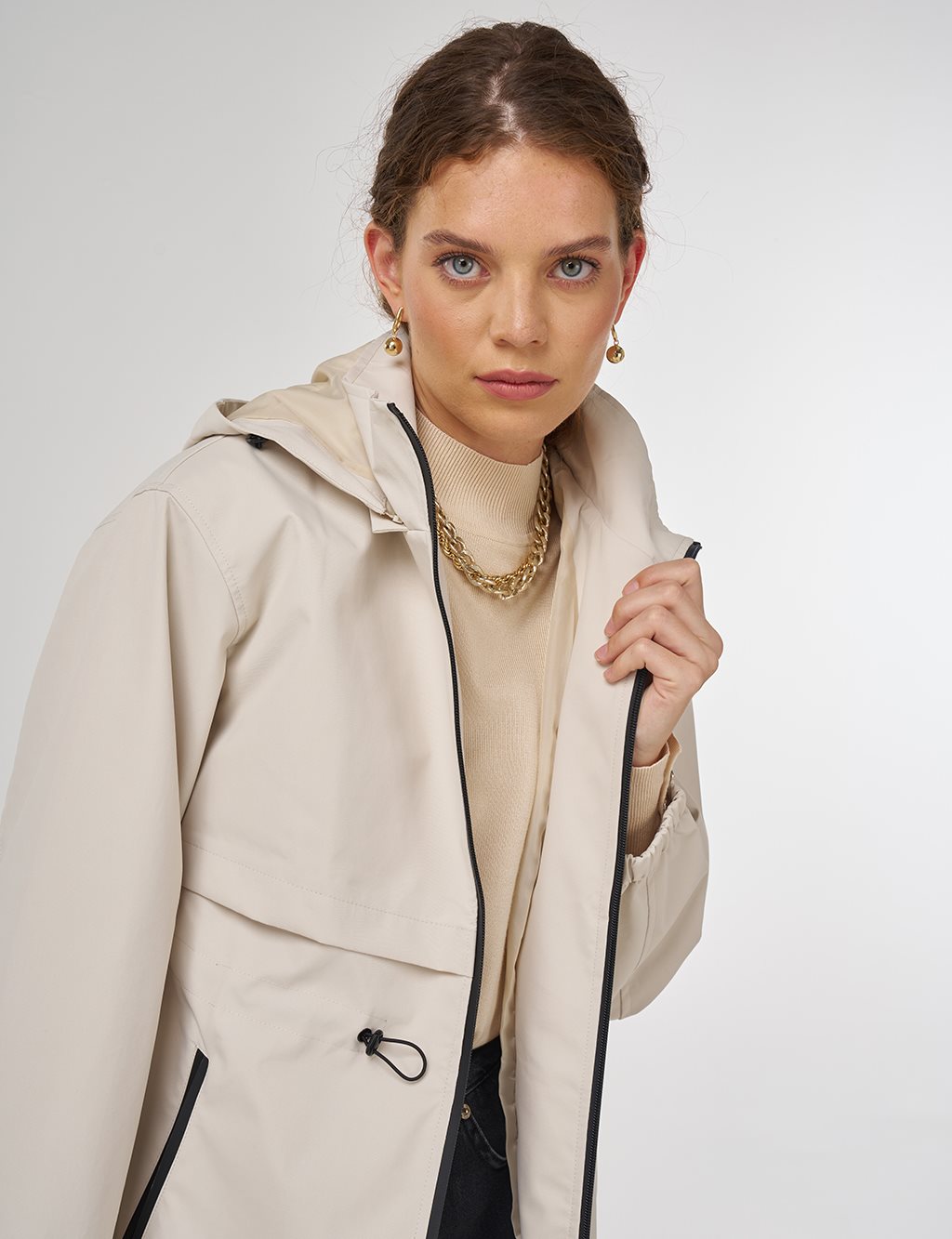 Bel Büzgülü Dik Yaka Parka Taş