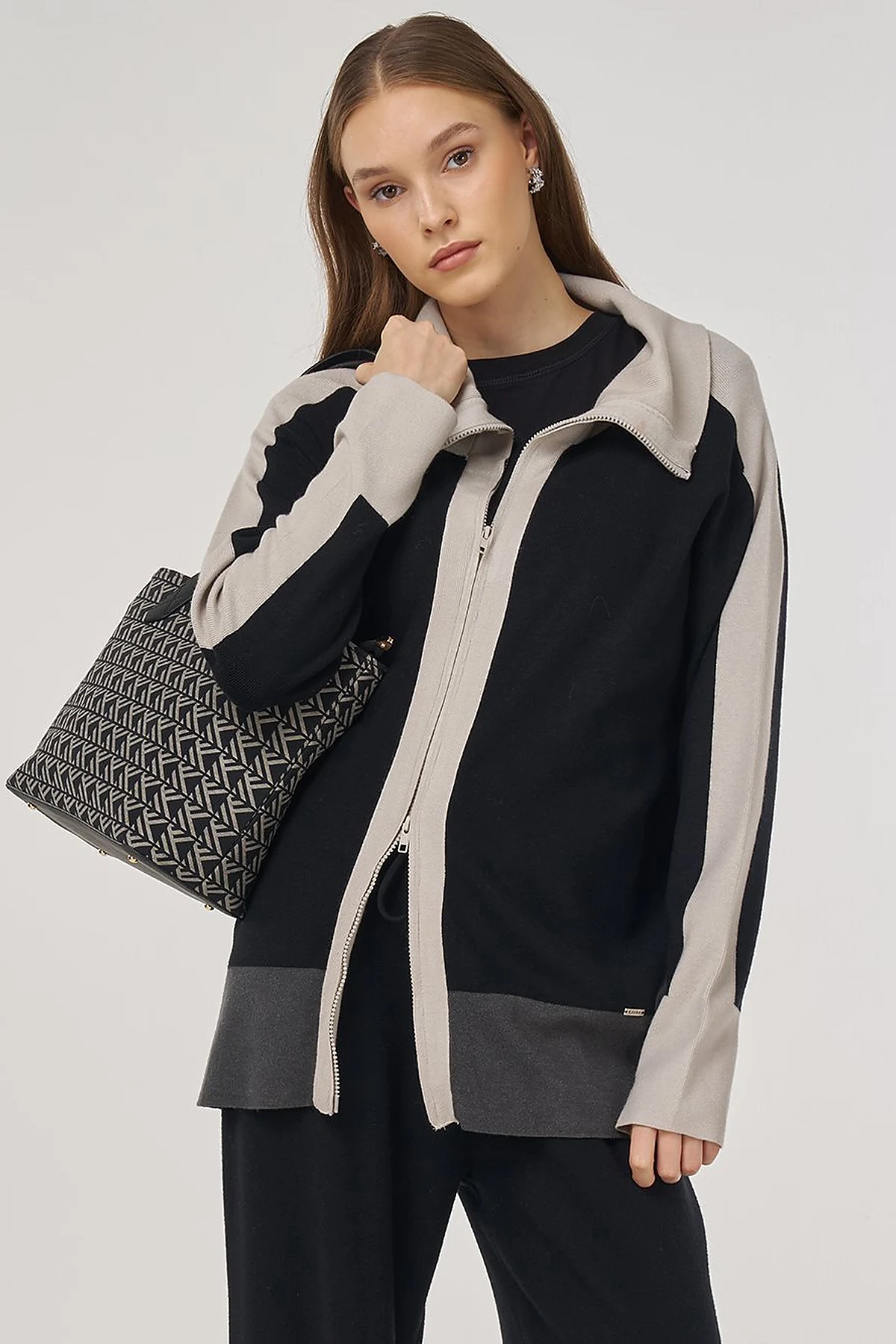 Wide Collar Knit Suit in Black