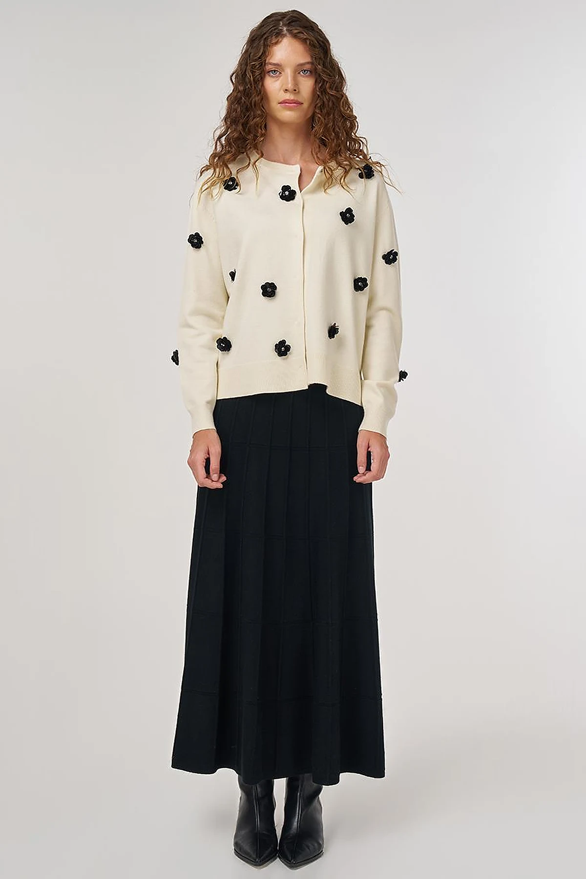 Floral Embroidered Viscose Knit Cardigan in Cream