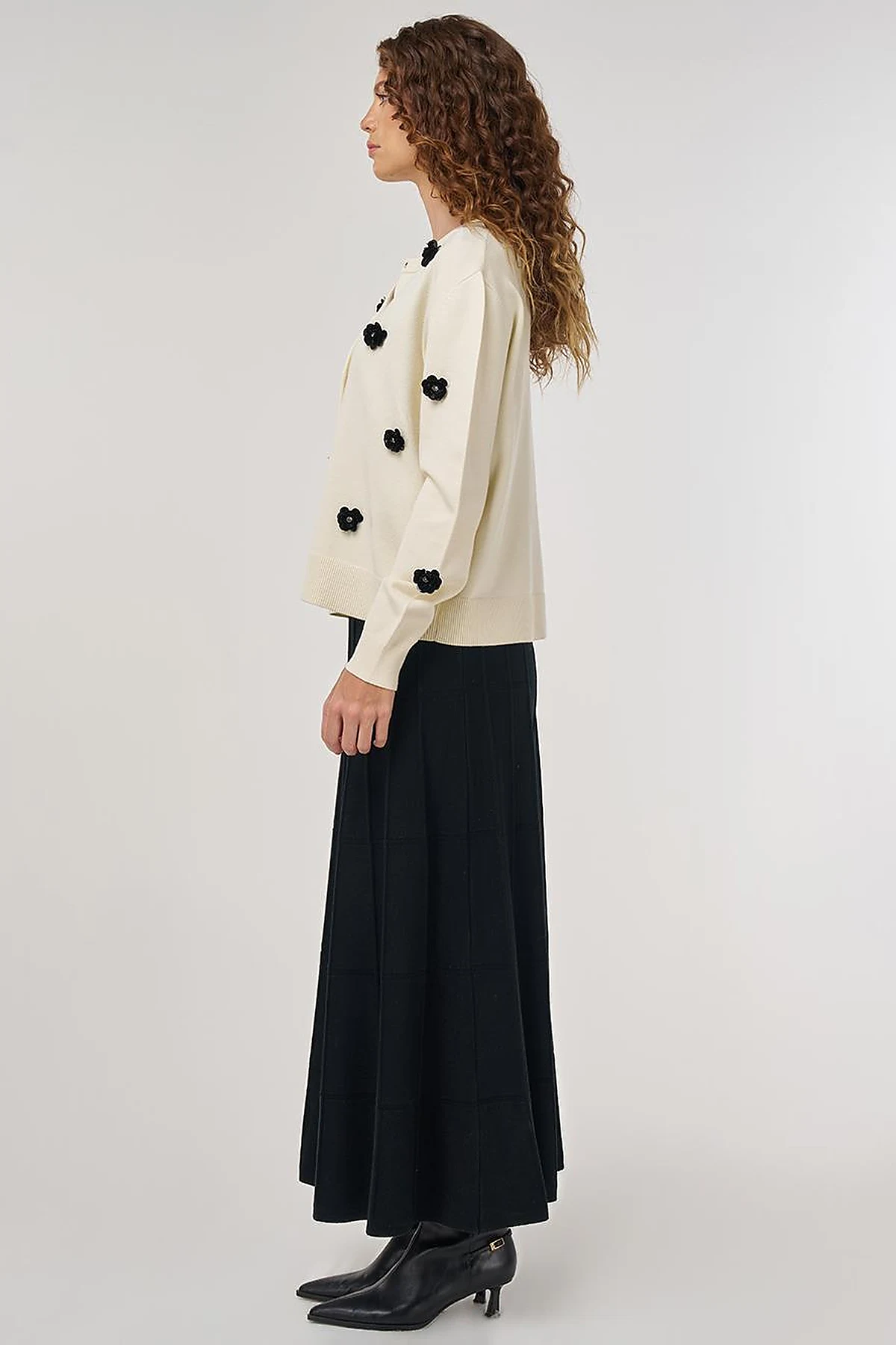 Floral Embroidered Viscose Knit Cardigan in Cream