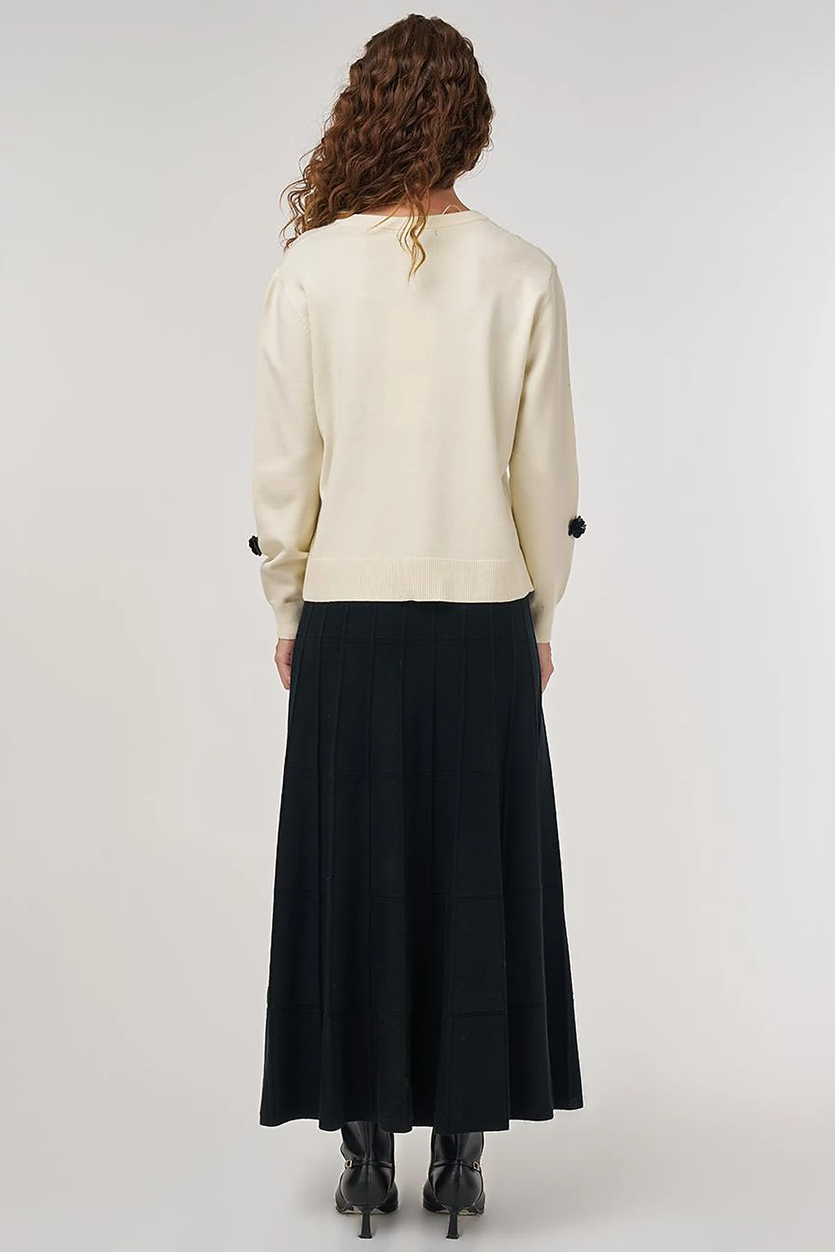 Floral Embroidered Viscose Knit Cardigan in Cream