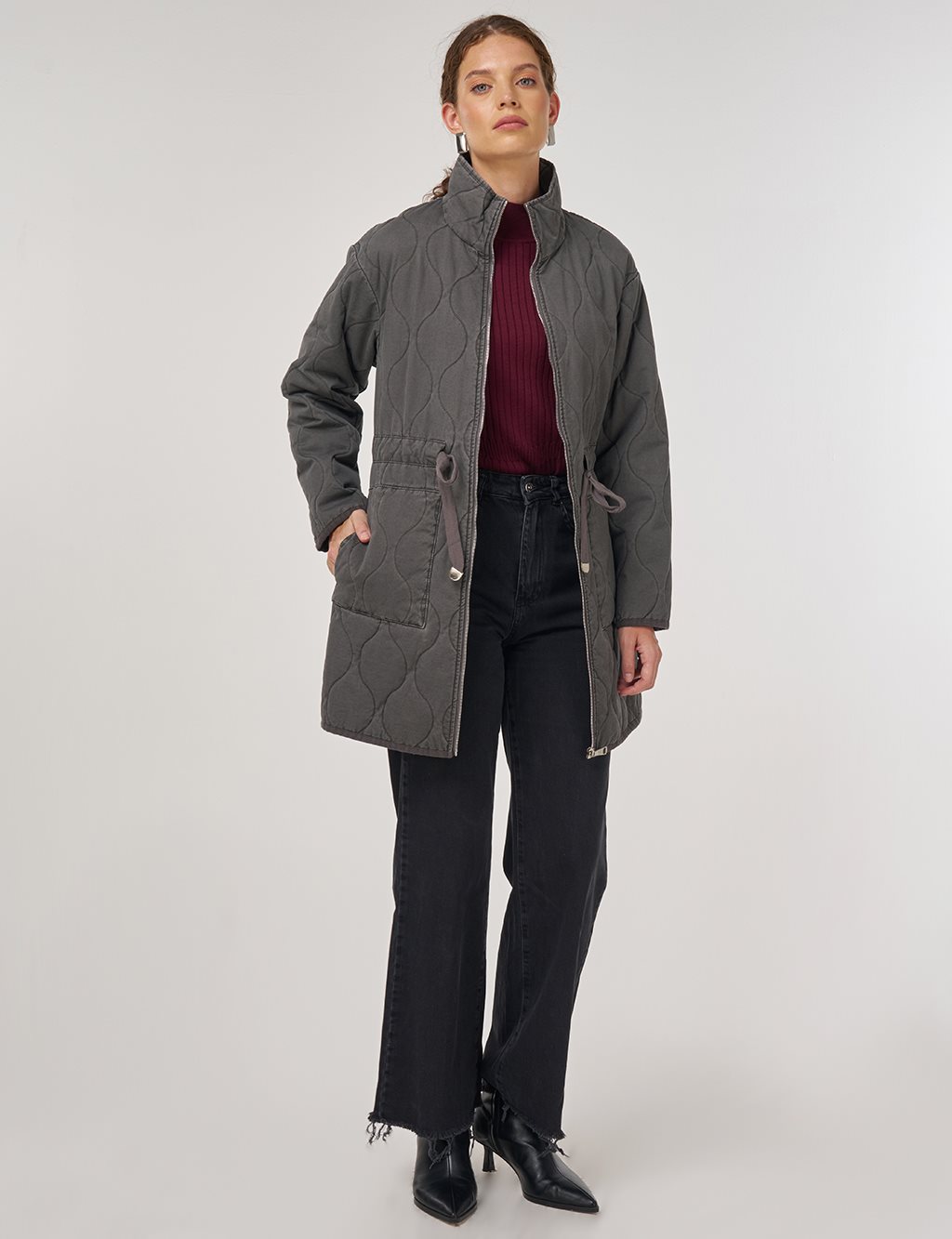 Stand-Collar Anorak Jacket in Anthracite