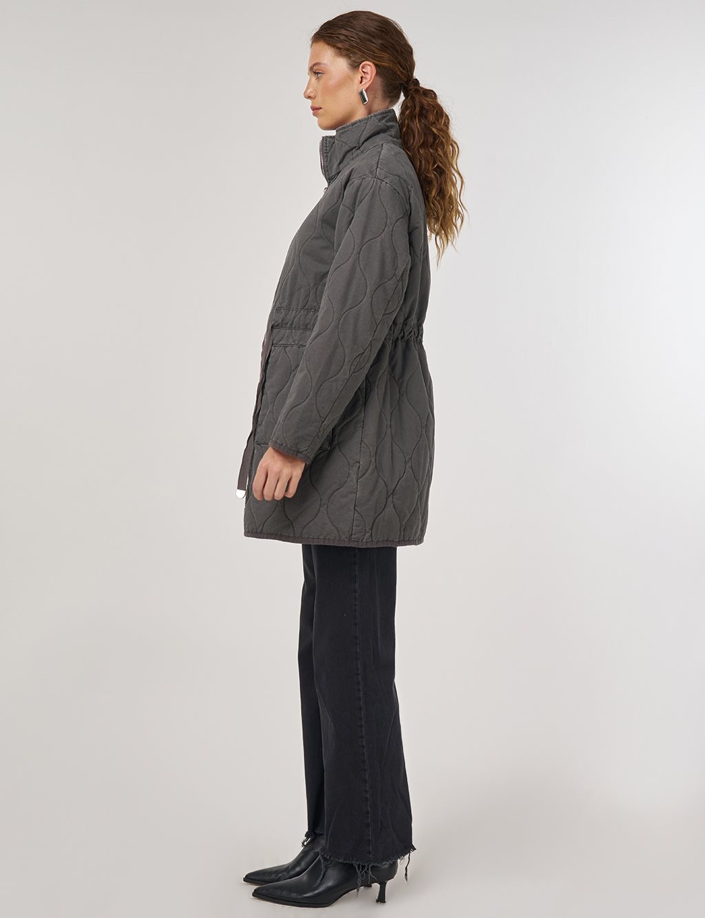 Stand-Collar Anorak Jacket in Anthracite