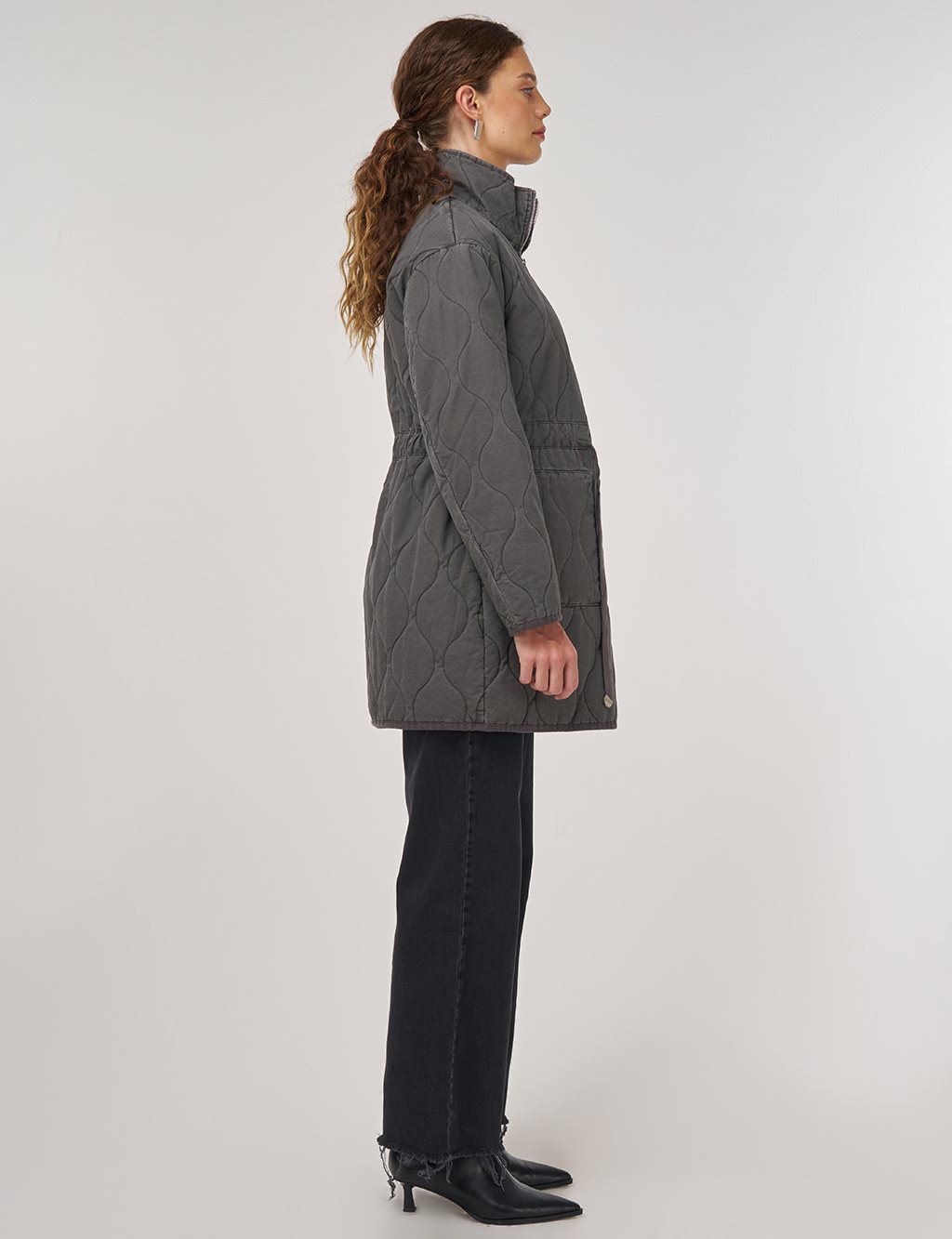 Stand-Collar Anorak Jacket in Anthracite