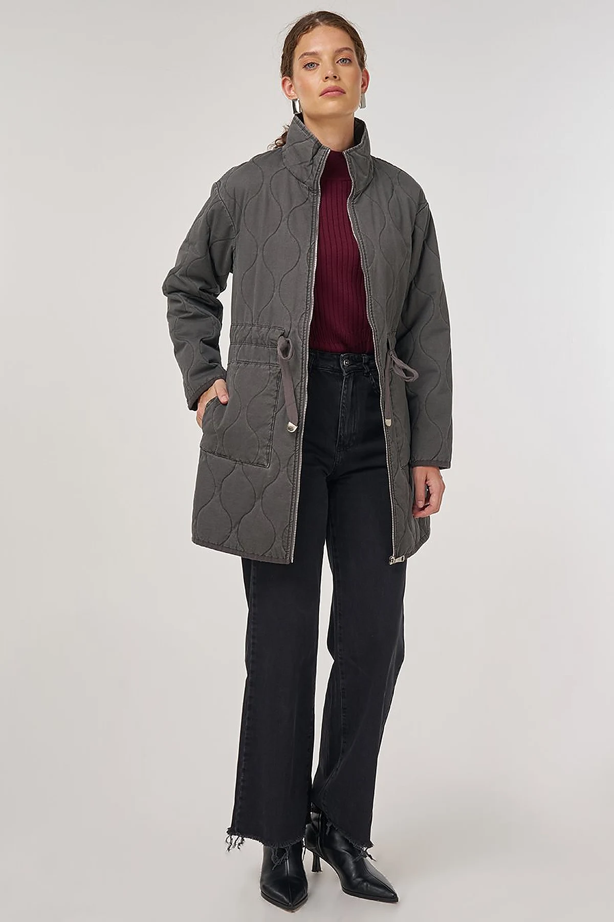 Stand-Collar Anorak Jacket in Anthracite