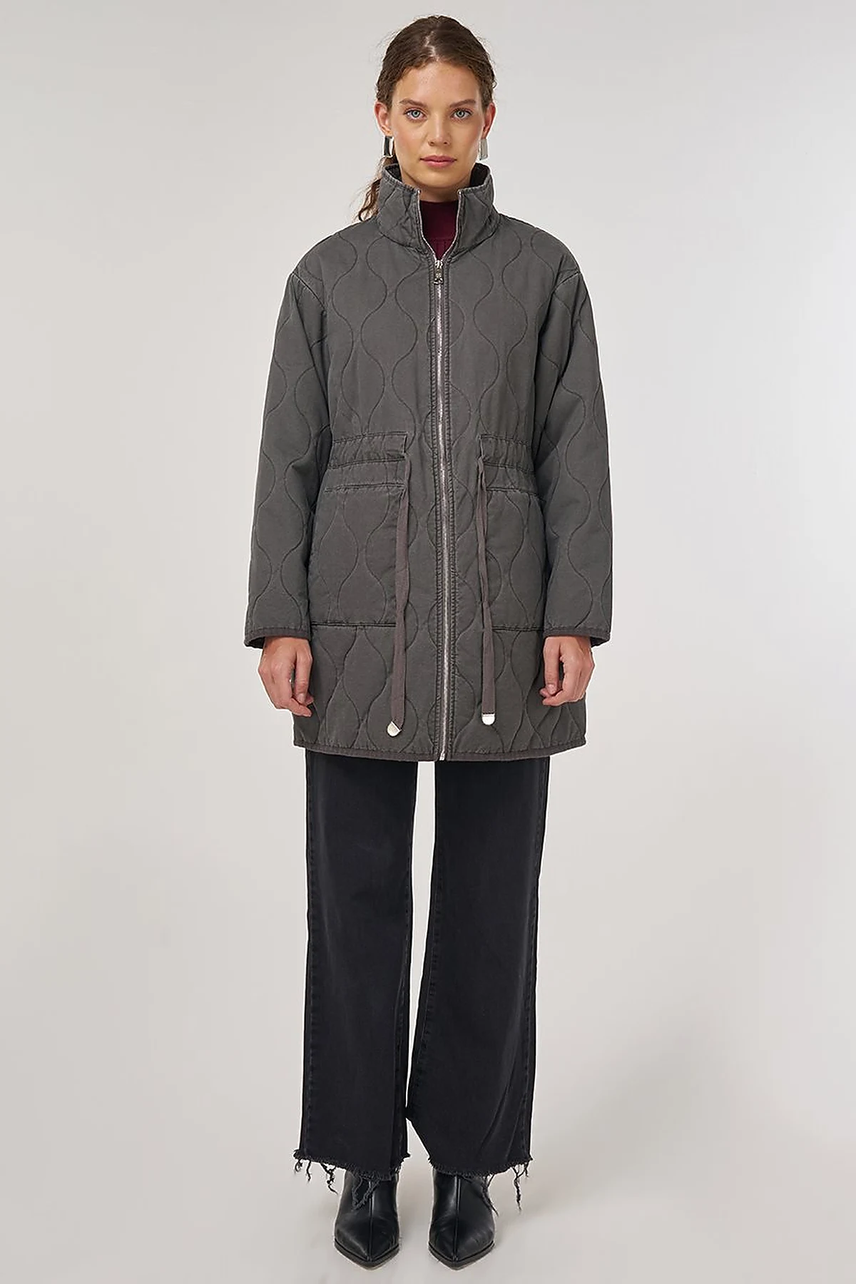 Stand-Collar Anorak Jacket in Anthracite