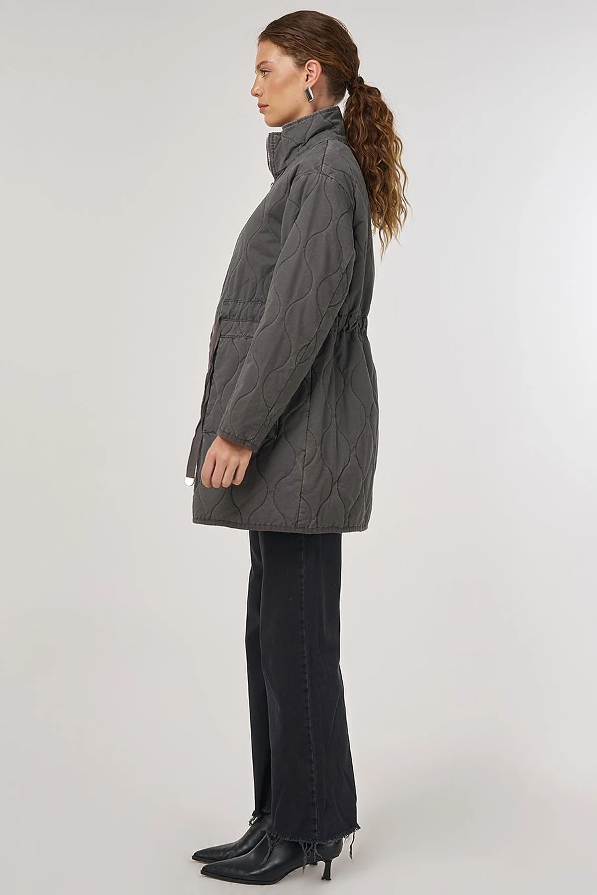 Stand-Collar Anorak Jacket in Anthracite