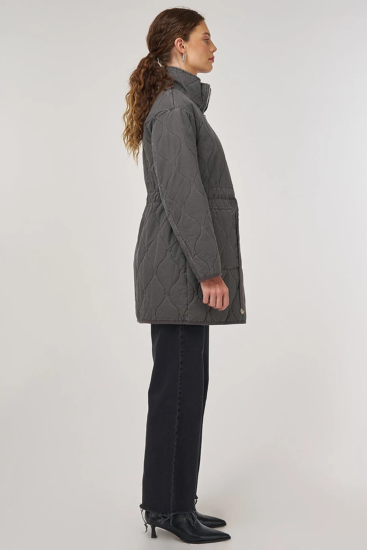 Stand-Collar Anorak Jacket in Anthracite