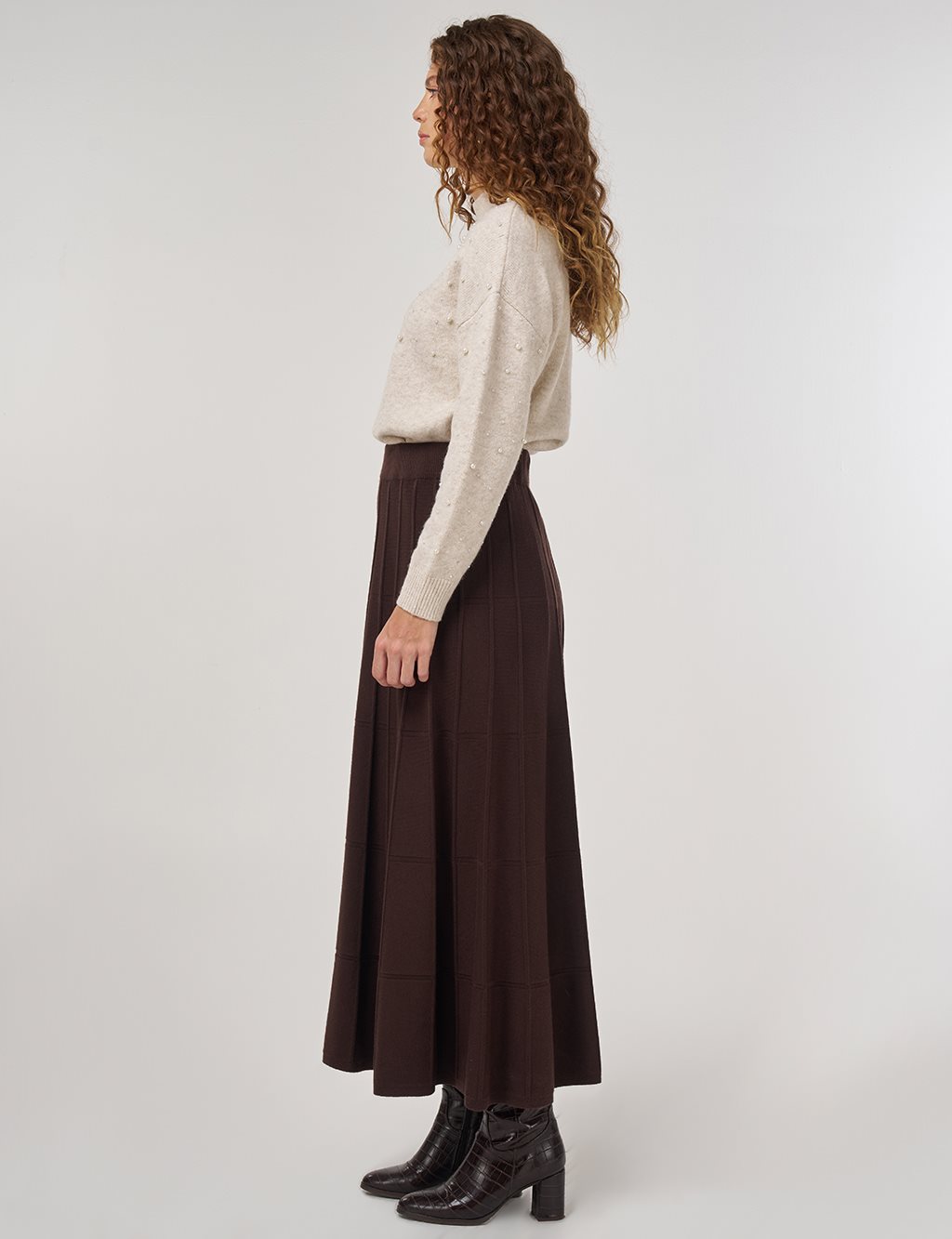 Stitched Viscose Knit Skirt in Dark Coffee